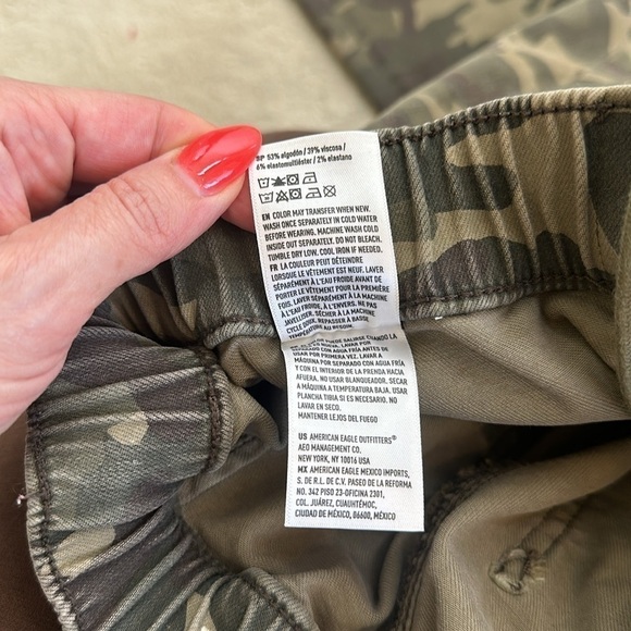American Eagle Outfitters women’s Next Level Stretch Camo Joggers Size 2 Short - Picture 12 of 14